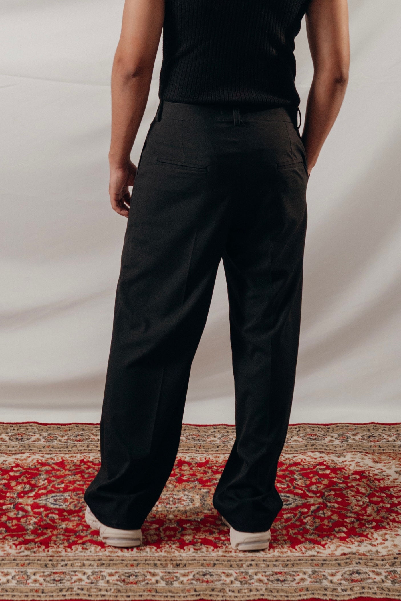 PANTALON PLISADO - NEGRO